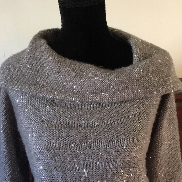 🦊 Silver lightweight sequined sweater. - Picture 2 of 2